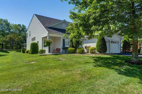 18 Morningside Ct, Lakewood, NJ 08701