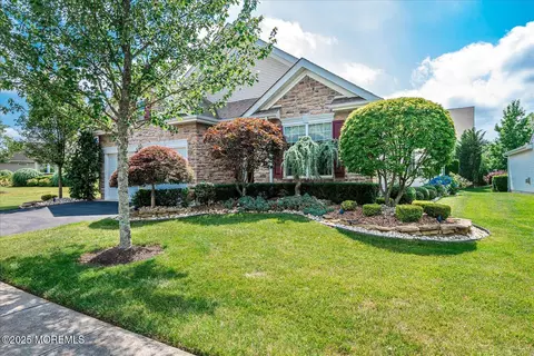 90 Wintergreen Dr, Manalapan, NJ 07726