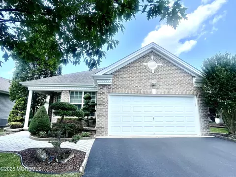 45 Cromwell Ln, Jackson, NJ 08527