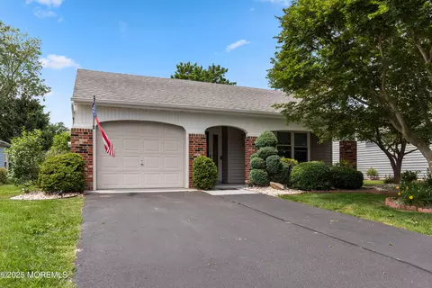 16 Saint Paul Pl, Manchester, NJ 08759