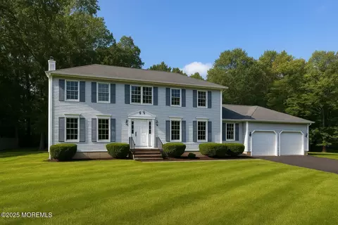 10 Brentwood Dr, Jackson, NJ 08527