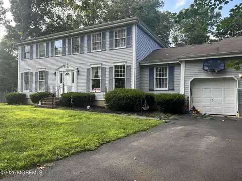 10 Brentwood Dr, Jackson, NJ 08527