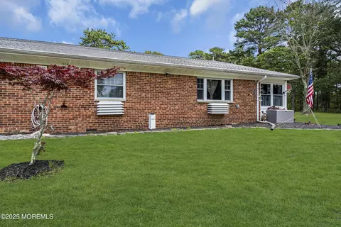 30 Brooks Ct #B, Whiting, NJ 08759