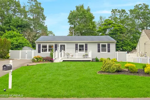49 Anchor Ave, Manahawkin, NJ 08050