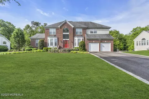 12 Emily Rd, Manalapan, NJ 07726