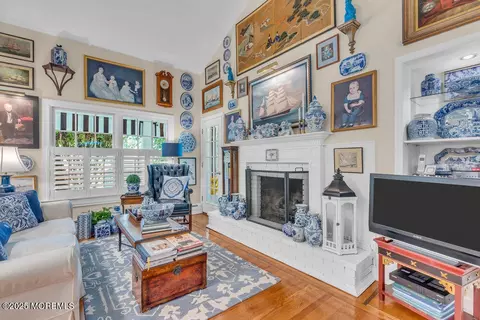 Living - 616 Valley Rd, Brielle, NJ 08730 photo 2 of 3