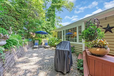 Exterior - 616 Valley Rd, Brielle, NJ 08730 photo 4 of 5