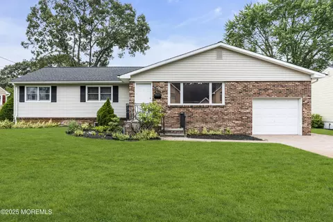 811 Fay Ct, Point Pleasant, NJ 08742