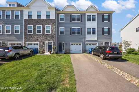 323 Mantoloking Dr, Jackson, NJ 08527