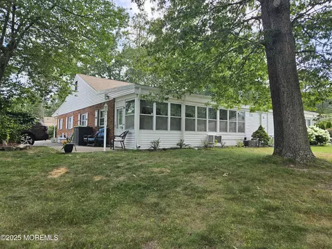 8 Cedar St #D, Toms River, NJ 08757