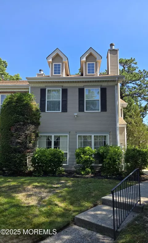 60 Cherokee Dr, Galloway, NJ 08205