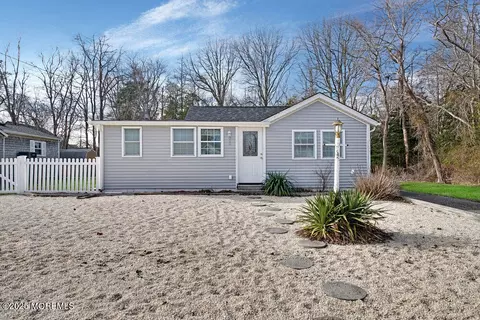 300 Hurley Ave, Bayville, NJ 08721