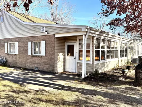 2 Chestnut St #B, Toms River, NJ 08757