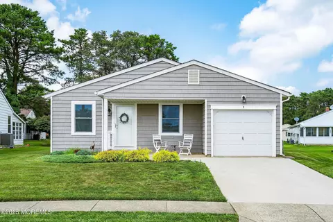 9 Maniwaki Ct, Toms River, NJ 08757