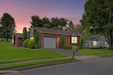 14 Weston Ct, Marlboro, NJ 07746