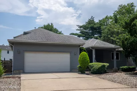 208 Giese Ln, Point Pleasant, NJ 08742