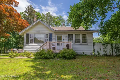 1009 Old Corlies Ave, Wall Township, NJ 07753