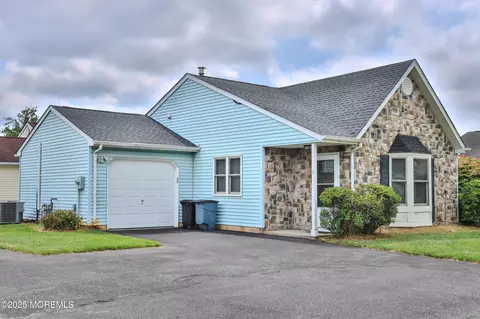 11 Ivy Ridge Close #1000, Freehold, NJ 07728