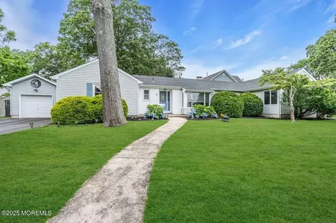 Exterior - 21 Lenape Trl, Brick, NJ 08724 photo 2 of 5