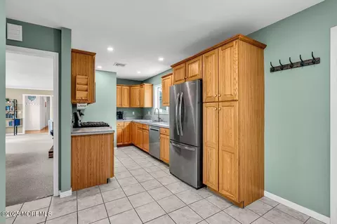 Kitchen - 21 Lenape Trl, Brick, NJ 08724 photo 3 of 3