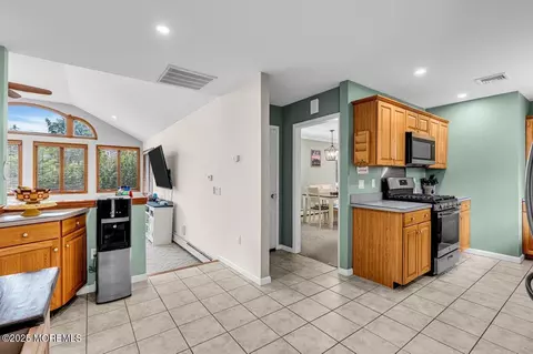 Entry Way - 21 Lenape Trl, Brick, NJ 08724 photo 3 of 3