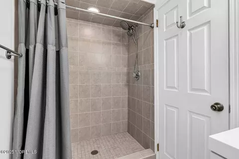 Bath - 21 Lenape Trl, Brick, NJ 08724 photo 1 of 3