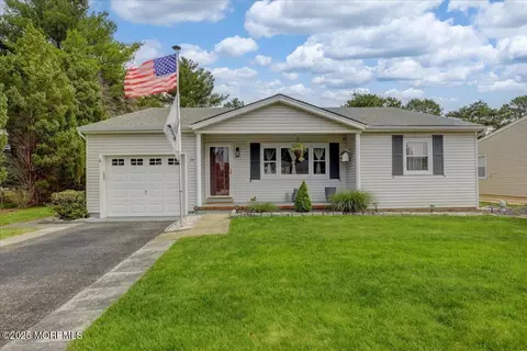 24 Rutland Dr, Toms River, NJ 08757