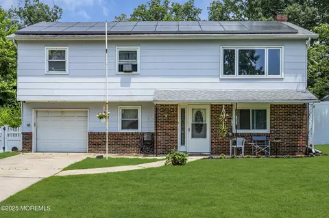 886 Stafford Dr, Toms River, NJ 08753