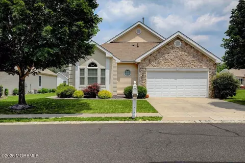 4 Long Bay Rd, Jackson, NJ 08527