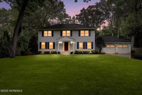13 Manalapan Woods Dr, Manalapan, NJ 07726