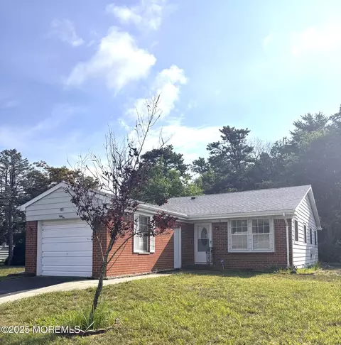 52 Independence Pkwy, Whiting, NJ 08759