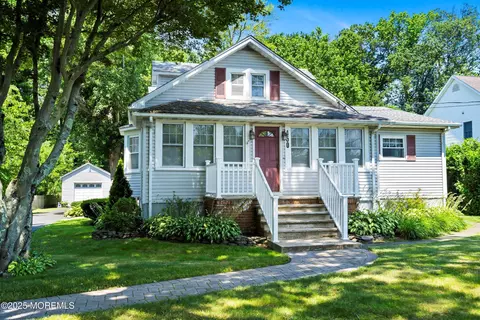 450 Turf Dr, Freehold, NJ 07728