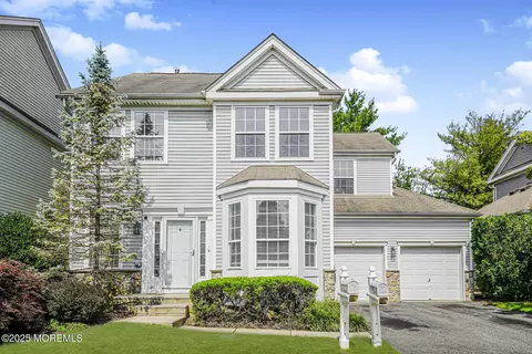 9 Mioduski Ct, Parlin, NJ 08859