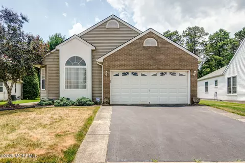 60 Canterbury Ln, Toms River, NJ 08757