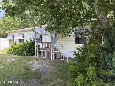 42 Eagle Dr, Whiting, NJ 08759