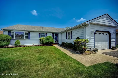 18 Leighton Ct, Berkeley, NJ 08721