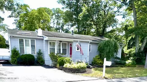 97 Bowline St, Beachwood, NJ 08722