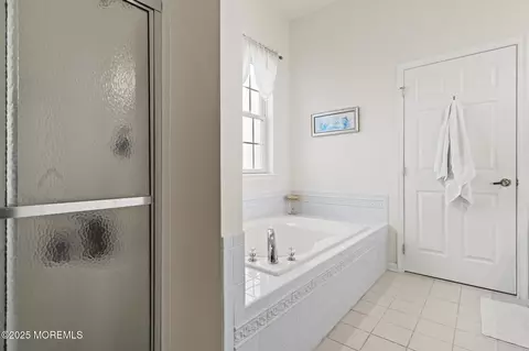 Bath - 3 Millstone Way, Waretown, NJ 08758 photo 3 of 4