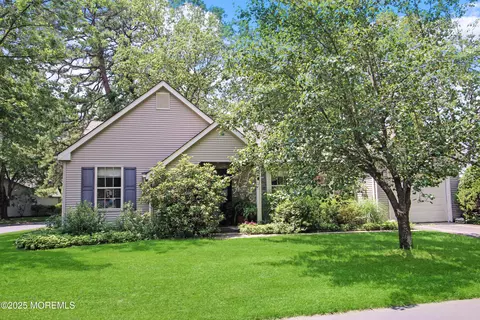 29 Morning Glory Ln, Whiting, NJ 08759