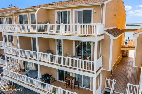 401 Bay Shore Dr #8B, Barnegat, NJ 08005