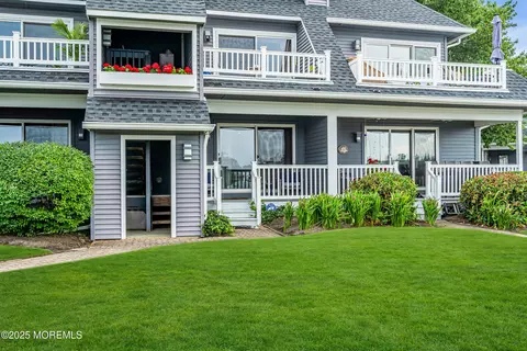 302 Spinnakers Cv, Toms River, NJ 08753