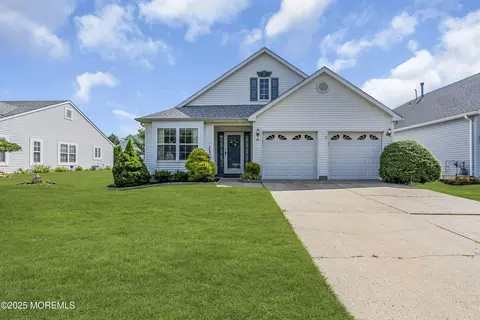 18 Stewart Ct, Jackson, NJ 08527