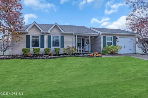 6 Providence Ln, Howell, NJ 07731