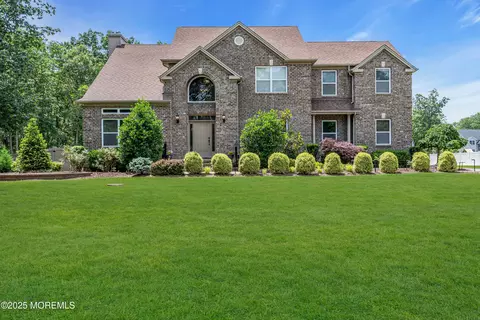 7 Holly Tree Ct, Jackson, NJ 08527