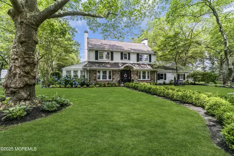 6 Buttonwood Dr, Shrewsbury, NJ 07702