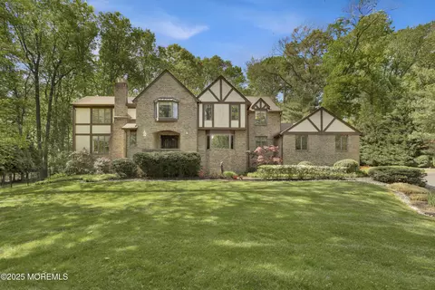 17 Ashley Dr, Holmdel, NJ 07733