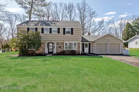 23 Clinton Dr, Manalapan, NJ 07726