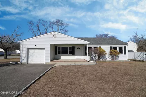 2420 Windsor Ave, Toms River, NJ 08753