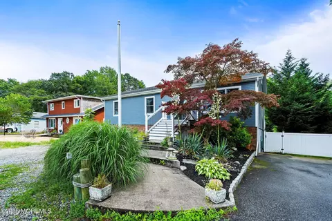 40 W Barnegat Ave, Ocean Gate, NJ 08740