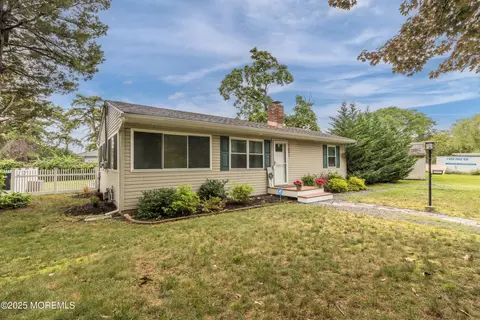 1601 Beacon St, Toms River, NJ 08757